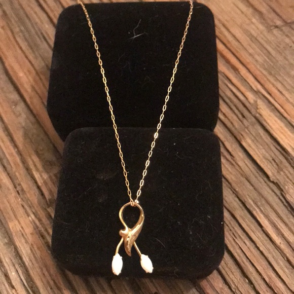 Gold and opal necklace - Picture 1 of 3